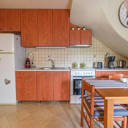 Small House With Garden & View Promirion Bagian luar foto