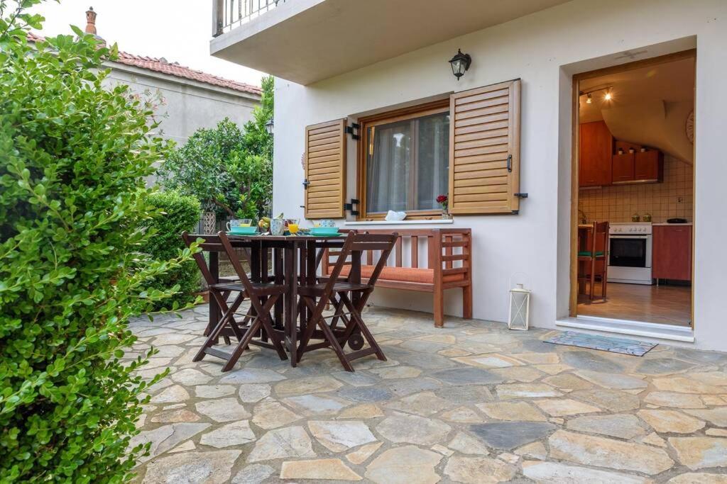 Small House With Garden & View Promirion Bagian luar foto