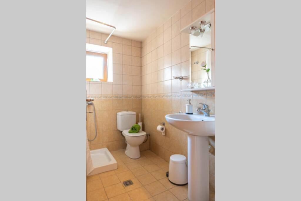 Small House With Garden & View Promirion Bagian luar foto