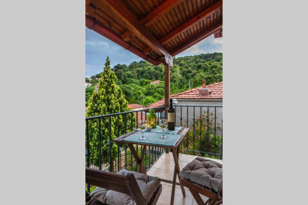 Small House With Garden & View Promirion Bagian luar foto